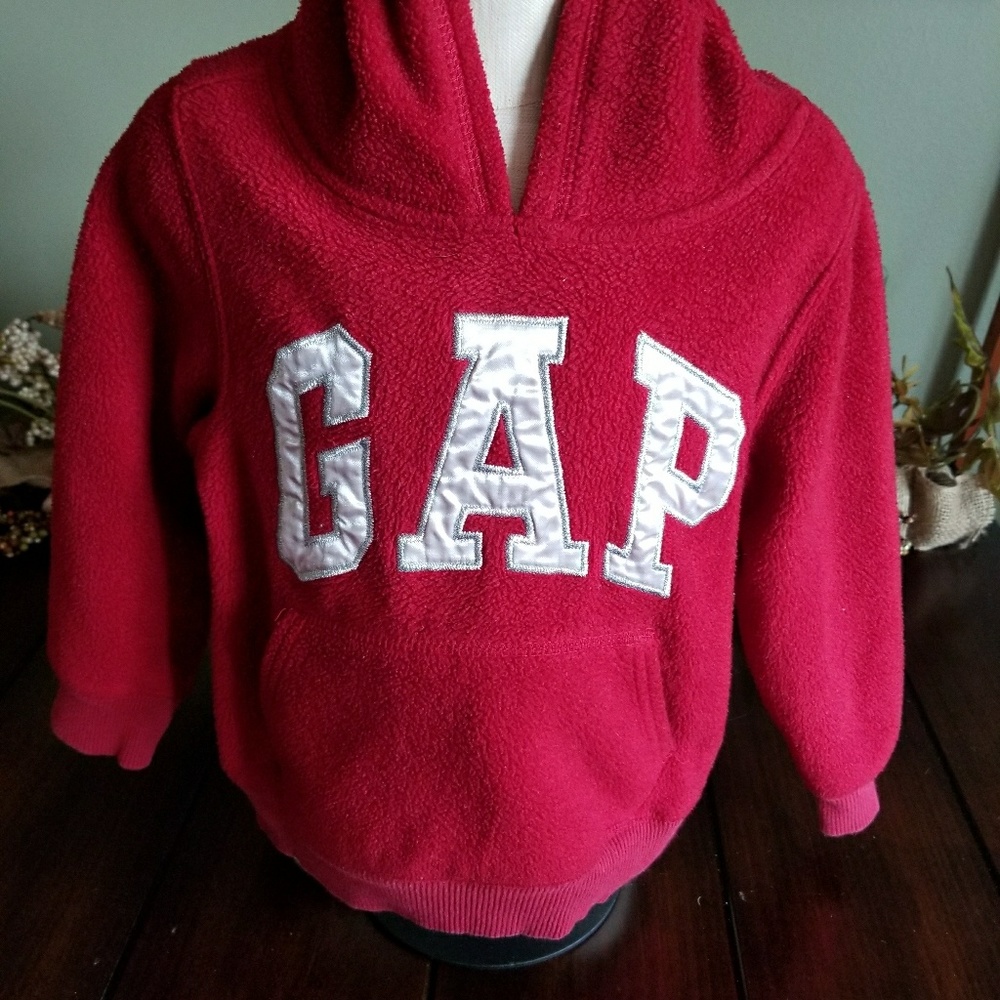 GAP sweat shirt.